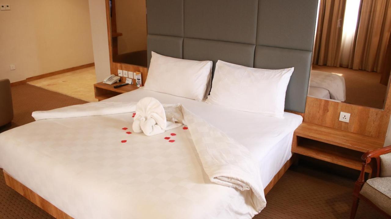 Beverly Hotel Batam Nagoya Exteriör bild