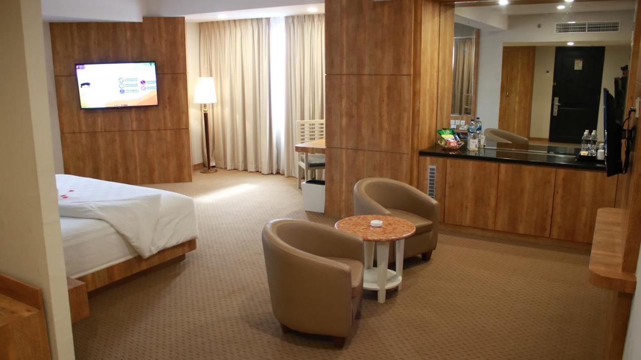 Beverly Hotel Batam Nagoya Exteriör bild