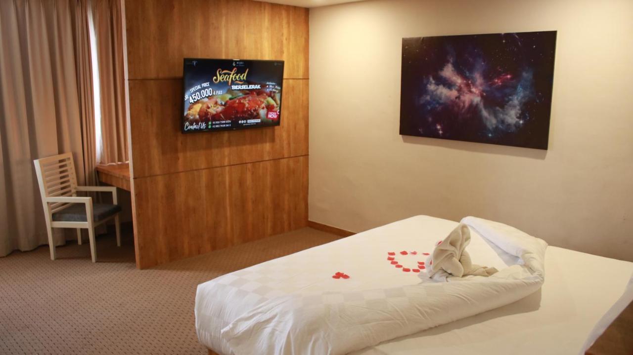 Beverly Hotel Batam Nagoya Exteriör bild