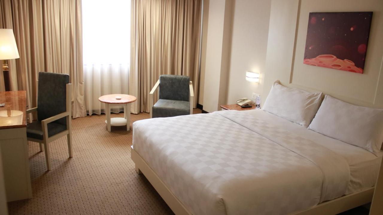 Beverly Hotel Batam Nagoya Exteriör bild