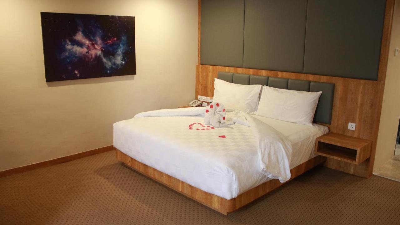 Beverly Hotel Batam Nagoya Exteriör bild