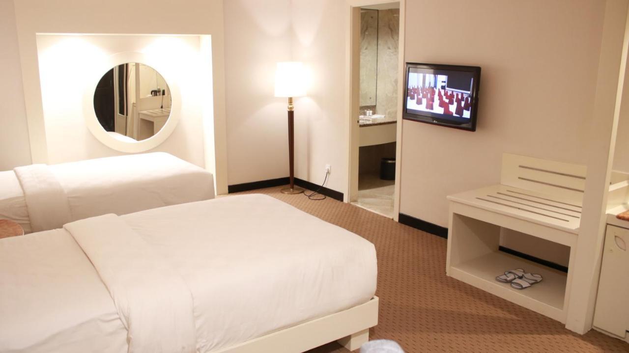 Beverly Hotel Batam Nagoya Exteriör bild