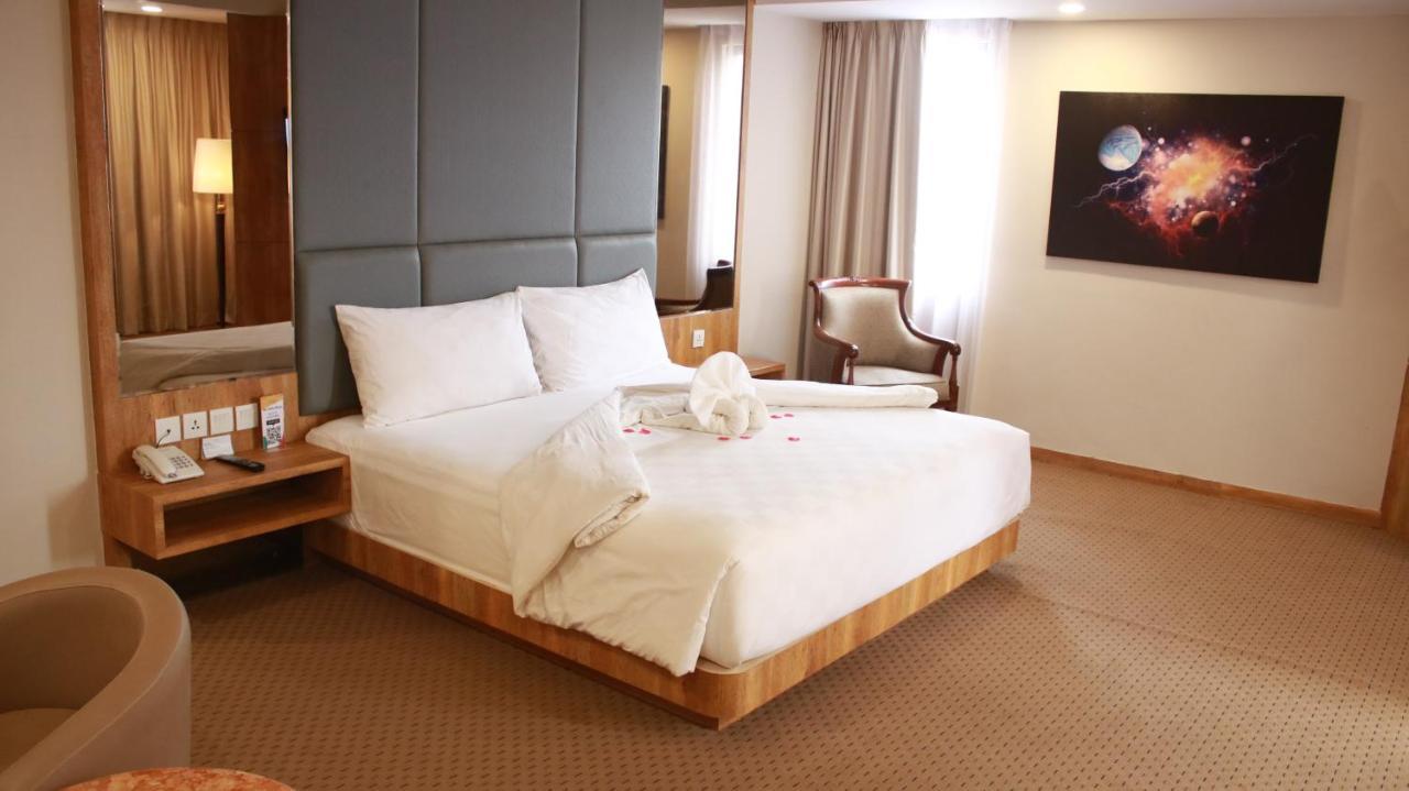 Beverly Hotel Batam Nagoya Exteriör bild