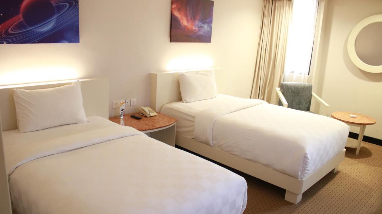 Beverly Hotel Batam Nagoya Exteriör bild