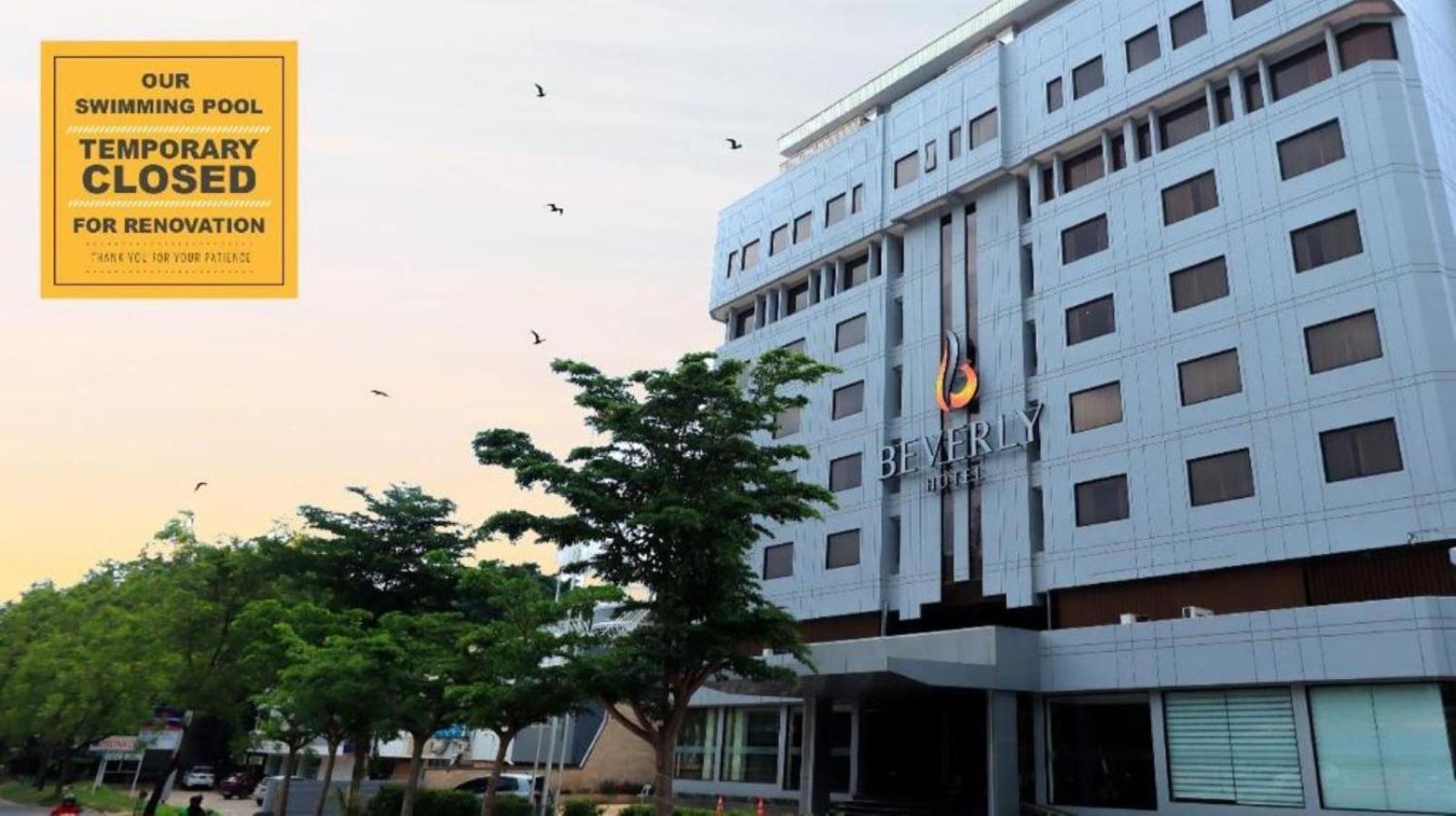 Beverly Hotel Batam Nagoya Exteriör bild