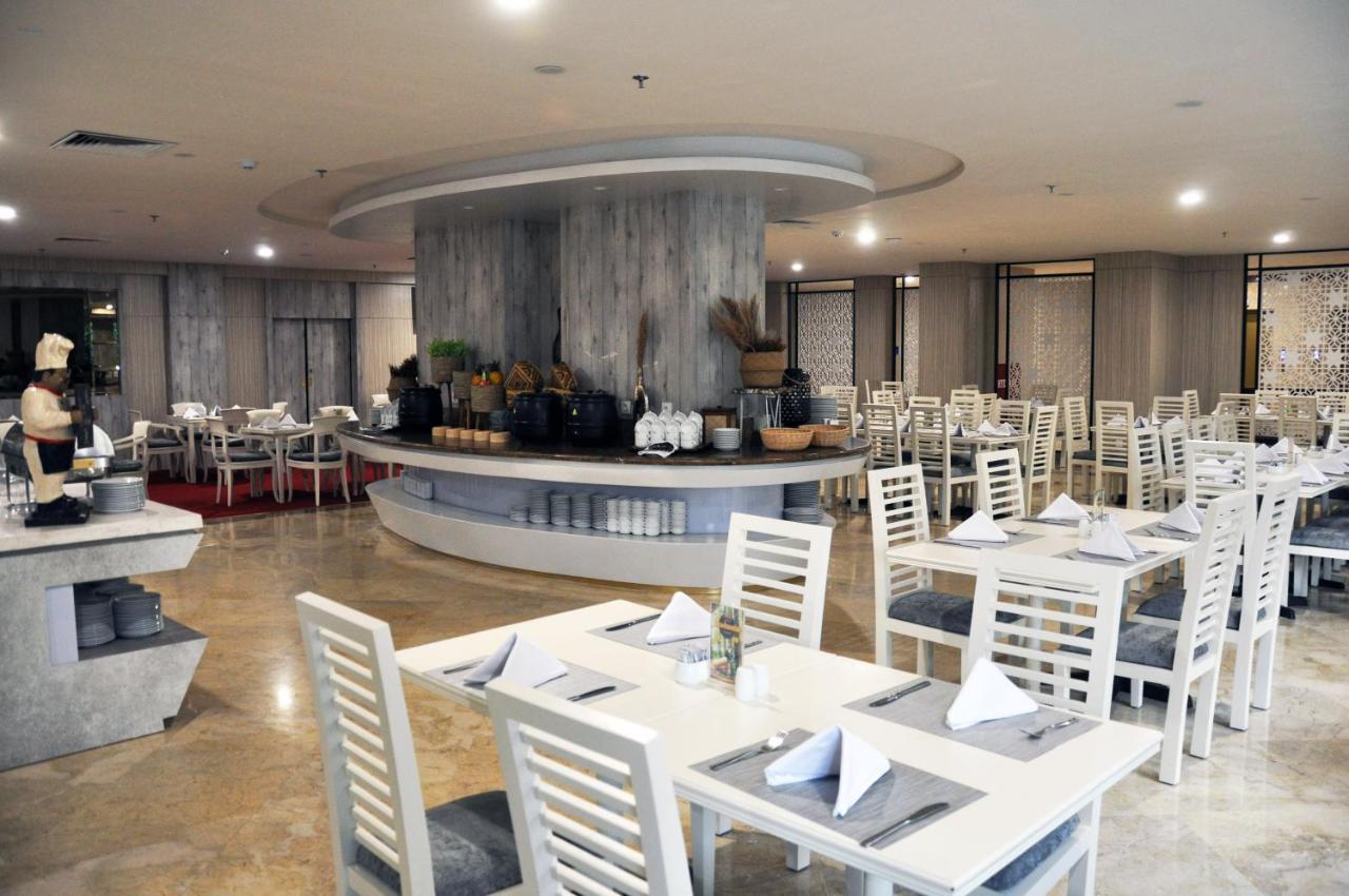 Beverly Hotel Batam Nagoya Exteriör bild