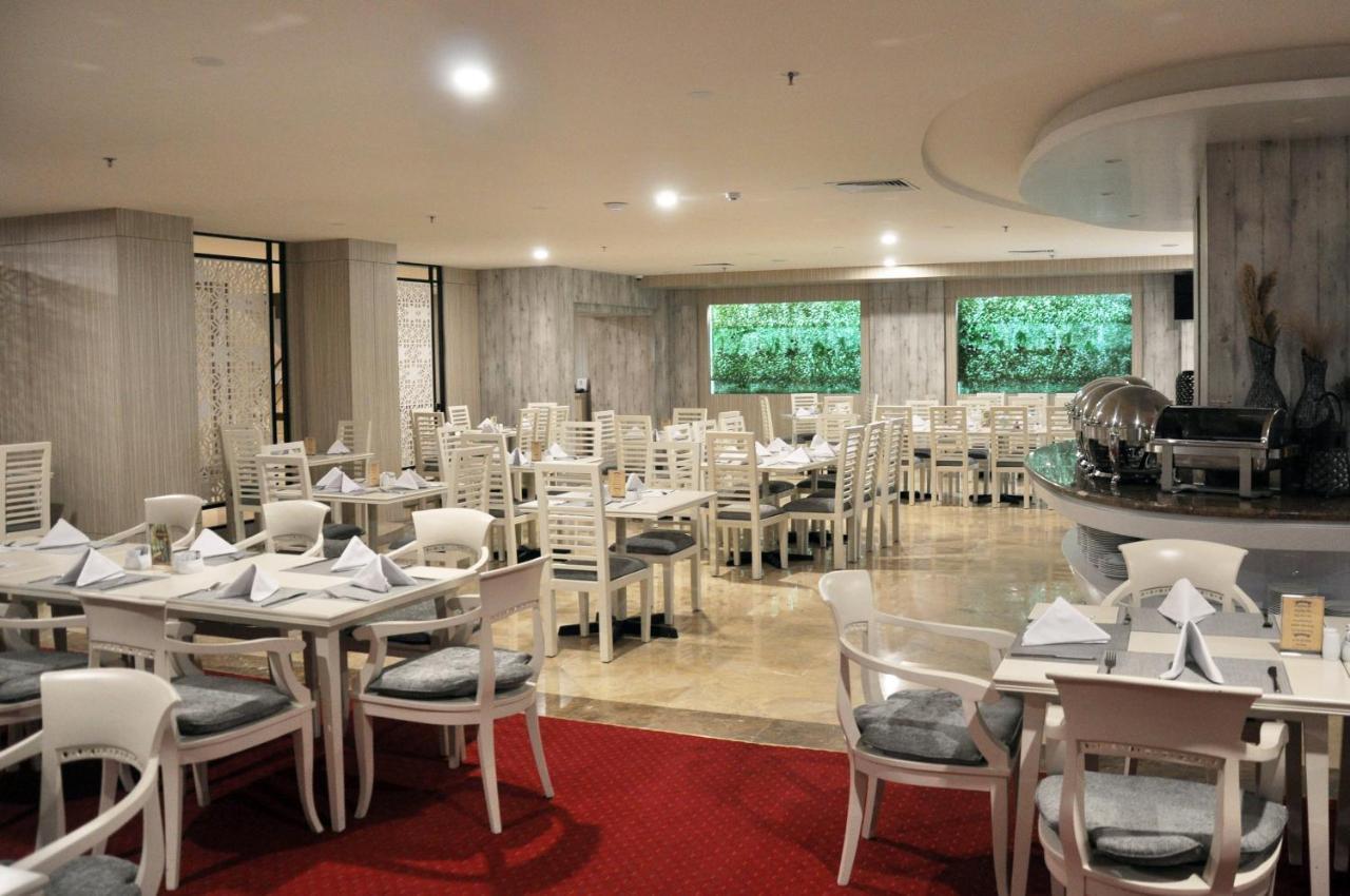 Beverly Hotel Batam Nagoya Exteriör bild