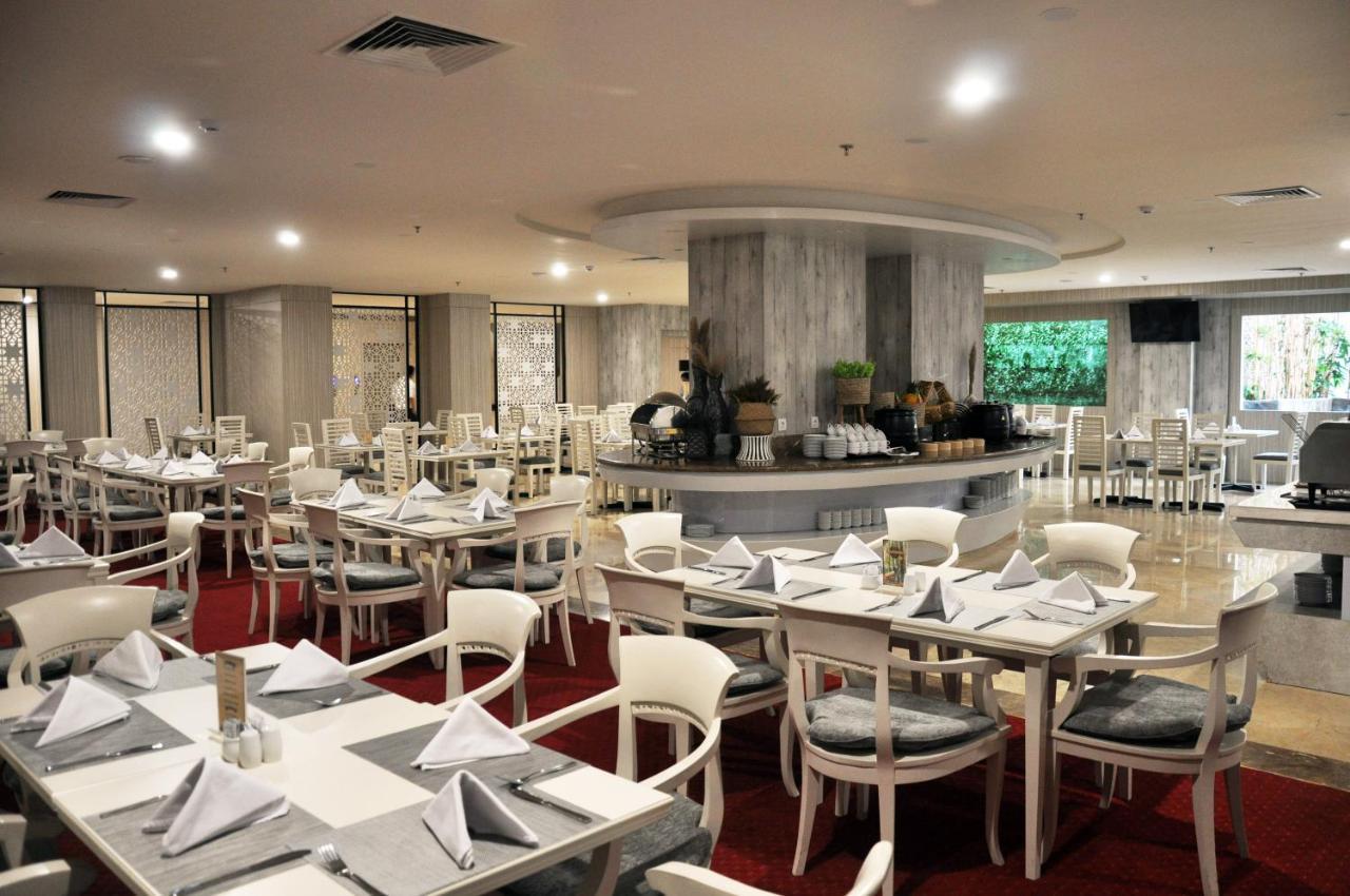 Beverly Hotel Batam Nagoya Exteriör bild