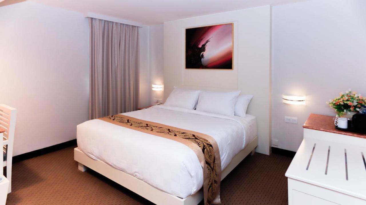 Beverly Hotel Batam Nagoya Exteriör bild